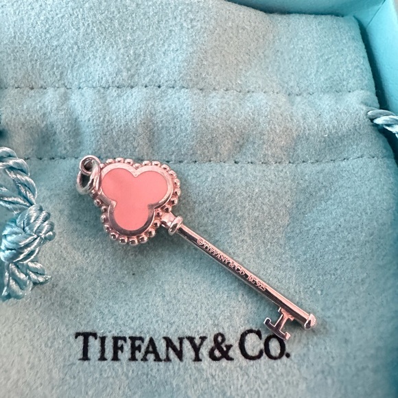 Authentic Tiffany & Co pink enamel Trefoil key silver - Picture 5 of 6